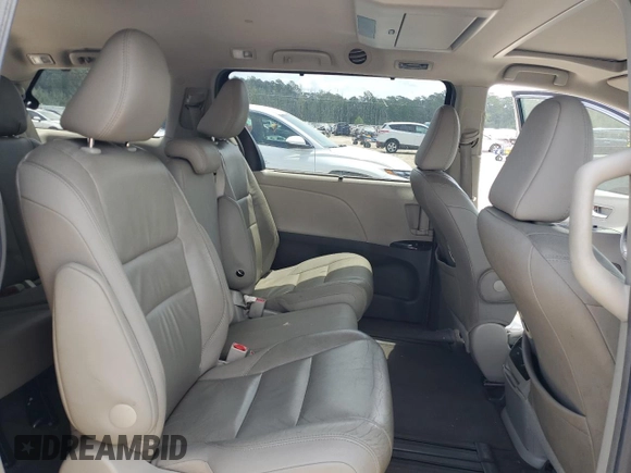 2017 Toyota Sienna XLE Auto Access Seat z VIN 5TDYZ3DC4HS777756, wystawiony jako Copart lot #54492365 z przebiegiem 183 890 mil mil oraz Czysty tytuł • Clean title. Historia ofert i sprzedaży dostępna na DreamBid. Obrazek 11.