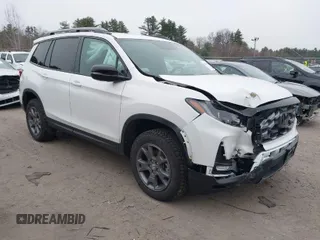 2024 Honda Passport TrailSport with VIN 5FNYF8H66RB013732, listed as a IAAI auction lot 41118465 with 5,260 mi miles and . Bid and sale history available at DreamBid. Image 1.