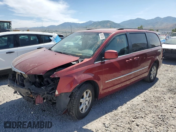 2010 Chrysler Town & Country Touring z VIN 2A4RR5D12AR492111, wystawiony jako Copart lot #58997205 z przebiegiem Nie podano mil oraz Szkoda całkowita • Salvage title. Historia ofert i sprzedaży dostępna na DreamBid. Obrazek 1.