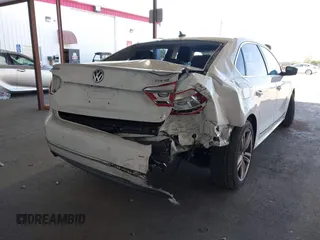2015 Volkswagen Passat SEL Premium z VIN 1VWCV7A39FC036953, wystawiony jako IAAI lot #42181825 z przebiegiem 118 040 mil mil oraz . Historia ofert i sprzedaży dostępna na DreamBid. Obrazek 6.