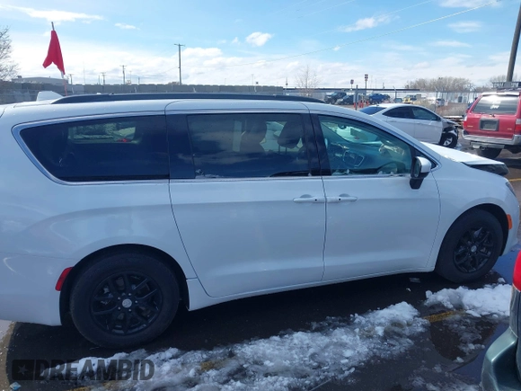 2020 Chrysler Voyager LXi z VIN 2C4RC1DG3LR266103, wystawiony jako IAAI lot #41735356 z przebiegiem 60 481 mil mil oraz . Historia ofert i sprzedaży dostępna na DreamBid. Obrazek 13.
