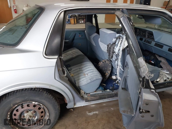 1994 Oldsmobile Cutlass Ciera S z VIN 1G3AG55M1R6384518, wystawiony jako IAAI lot #41714821 z przebiegiem 108 397 mil mil oraz . Historia ofert i sprzedaży dostępna na DreamBid. Obrazek 8.