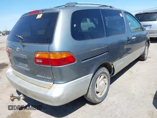2000 Toyota Sienna LE with VIN 4T3ZF13C3YU248333, listed as a IAAI auction lot 42149735 with 1 mi miles. Bid and sale history available at carsss.com. Image 4.