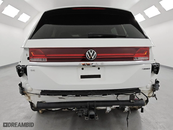 2024 Volkswagen Atlas 2.0T SE w/Technology with VIN 1V2HR2CA1RC543277, listed as a Copart auction lot 50930205 with 35,141 mi miles and Clean Title. Bid and sale history available at carsss.com. Image 6.