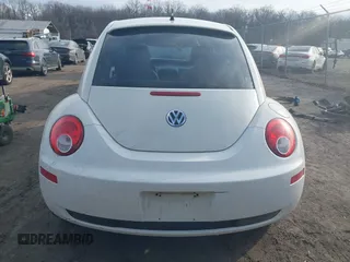 2008 Volkswagen New Beetle Coupe Triple White with VIN 3VWFW31C78M521404, listed as a IAAI auction lot 41624482 with 143,418 mi miles. Bid and sale history available at carsss.com. Image 16.