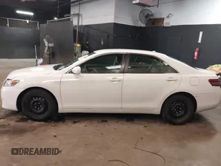 2011 Toyota Camry LE z VIN 4T1BF3EK0BU772878, wystawiony jako IAAI lot #42264913 z przebiegiem 177 820 mil mil oraz . Historia ofert i sprzedaży dostępna na DreamBid. Obrazek 14.