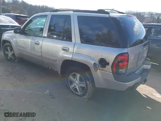 2005 Chevrolet TrailBlazer LT with VIN 1GNDT13S452289799, listed as a IAAI auction lot 41673167 with 198,709 mi miles. Bid and sale history available at carsss.com. Image 3.