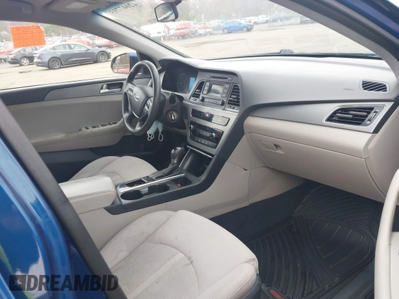 2015 Hyundai Sonata SE with VIN 5NPE24AF2FH031868, listed as a IAAI auction lot 42047793 with 241,219 mi miles and . Bid and sale history available at DreamBid. Image 5.