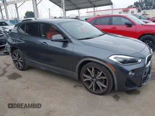 2018 BMW X2 sDrive28i z VIN WBXYJ3C3XJEJ89898, wystawiony jako IAAI lot #42159551 z przebiegiem 70 244 mil mil oraz . Historia ofert i sprzedaży dostępna na DreamBid. Obrazek 1.