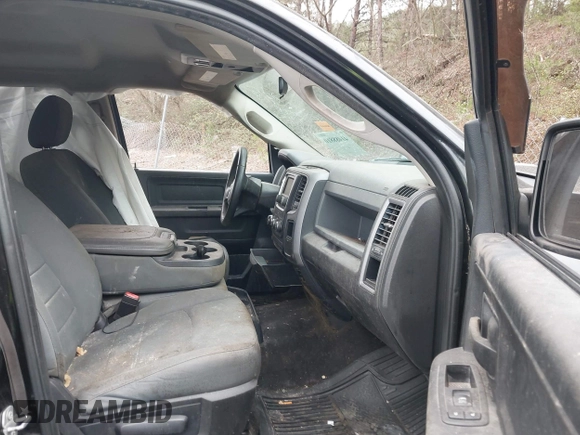 2017 Ram 1500 Express z VIN 1C6RR6KT8HS683418, wystawiony jako IAAI lot #41488810 z przebiegiem 137 659 mil mil oraz . Historia ofert i sprzedaży dostępna na DreamBid. Obrazek 5.