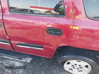 2005 Chevrolet Tahoe Z71 с VIN 1GNEC13T55R155842, выставлен на аукционе IAAI как лот 41321412 с пробегом 221 109 миль миль и . История ставок и продаж доступна на DreamBid. Изображение 18.