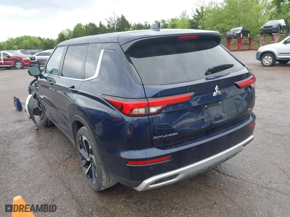 2024 Mitsubishi Outlander SE with VIN JA4J4VA84RZ044404, listed as a IAAI auction lot 42096457 with 18,084 mi miles. Bid and sale history available at carsss.com. Image 3.