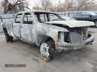 2008 Chevrolet Silverado 3500HD SRW 1LT z VIN 1GCHK33678F201305, wystawiony jako IAAI lot #41399047 z przebiegiem Nie podano mil oraz . Historia ofert i sprzedaży dostępna na DreamBid. Obrazek 1.