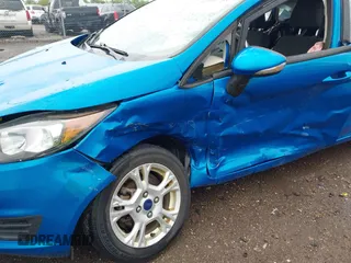 2015 Ford Fiesta SE z VIN 3FADP4EJ9FM133020, wystawiony jako IAAI lot #42302738 z przebiegiem 115 669 mil mil oraz . Historia ofert i sprzedaży dostępna na DreamBid. Obrazek 6.