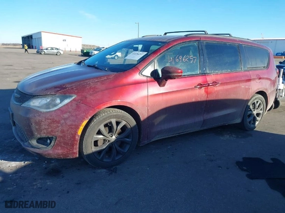 2018 Chrysler Pacifica Limited with VIN 2C4RC1GG4JR171526, listed as a IAAI auction lot 41696257 with 99,107 mi miles. Bid and sale history available at carsss.com. Image 2.