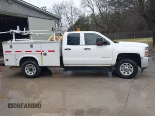 2015 Chevrolet Silverado 3500HD with VIN 1GB2KYEGXFZ529648, listed as a IAAI auction lot 41455344 with 317,558 mi miles and . Bid and sale history available at DreamBid. Image 13.