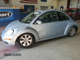 2010 Volkswagen New Beetle Coupe Final Edition with VIN 3VWRG3AG5AM017193, listed as a Copart auction lot 63524734 with 95,589 mi miles and Salvage Title. Bid and sale history available at carsss.com. Image 1.
