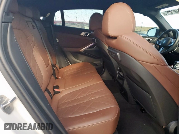 2023 BMW X6 xDrive40i z VIN 5UXCY6C08P9N43749, wystawiony jako Copart lot #54092795 z przebiegiem 39 495 mil mil oraz Szkody całkowita. Historia ofert i sprzedaży dostępna na DreamBid. Obrazek 11.