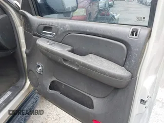 2007 Chevrolet Tahoe LT z VIN 1GNFC13017J400809, wystawiony jako IAAI lot #42689204 z przebiegiem 237 400 mil mil oraz . Historia ofert i sprzedaży dostępna na DreamBid. Obrazek 6.
