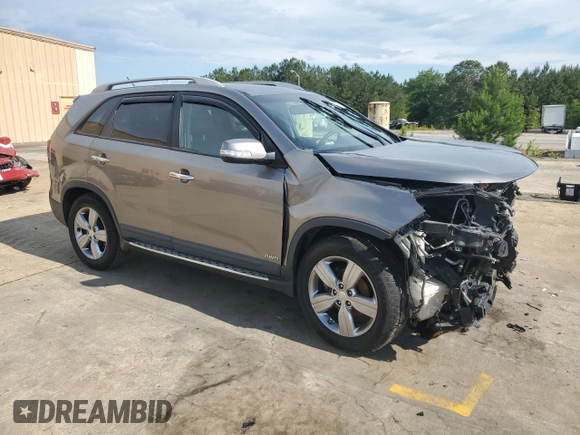 2013 Kia Sorento EX с VIN 5XYKUDA22DG365462, выставлен на аукционе Copart как лот 56941515 с пробегом 177 440 миль миль и Списание • Salvage title. История ставок и продаж доступна на DreamBid. Изображение 4.