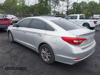 2015 Hyundai Sonata SE z VIN 5NPE24AF2FH025052, wystawiony jako IAAI lot #42353268 z przebiegiem 174 814 mil mil oraz . Historia ofert i sprzedaży dostępna na DreamBid. Obrazek 3.