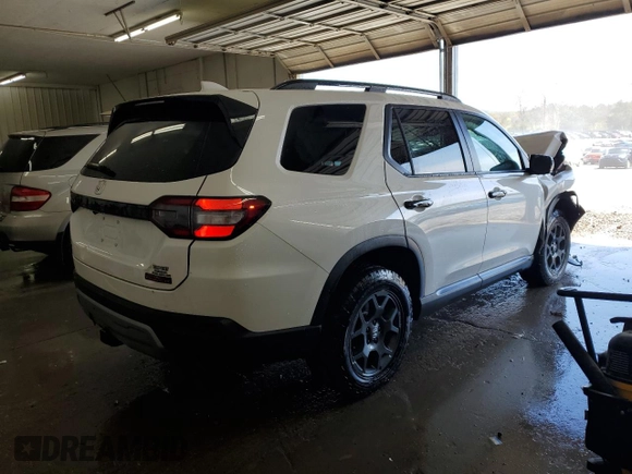 2025 Honda Pilot TrailSport z VIN 5FNYG1H67SB094346, wystawiony jako Copart lot #51415995 z przebiegiem 5 871 mil mil oraz Szkoda całkowita • Salvage title. Historia ofert i sprzedaży dostępna na DreamBid. Obrazek 3.