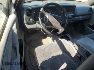 1997 Dodge Dakota z VIN 1B7GG23X3VS217651, wystawiony jako Copart lot #48300715 z przebiegiem 177 554 mil mil oraz Szkoda całkowita • Salvage title. Historia ofert i sprzedaży dostępna na DreamBid. Obrazek 8.