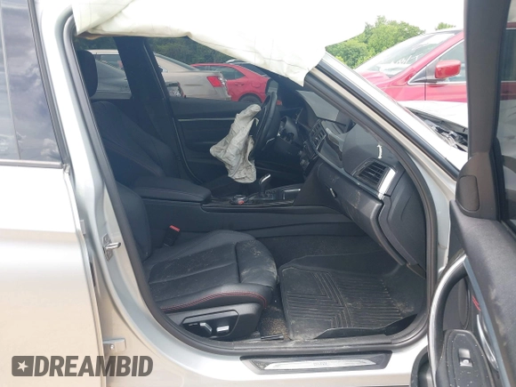 2016 BMW 3 Series 328i xDrive z VIN WBA8E3G55GNU04266, wystawiony jako IAAI lot #42236619 z przebiegiem Nie podano mil oraz . Historia ofert i sprzedaży dostępna na DreamBid. Obrazek 5.