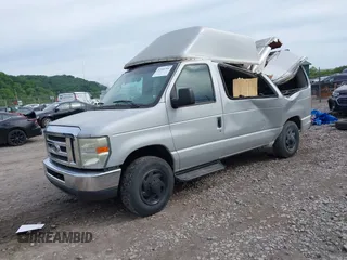 2008 Ford Econoline Passenger XL z VIN 1FBNE31LX8DA94009, wystawiony jako IAAI lot #42360766 z przebiegiem 154 504 mil mil oraz . Historia ofert i sprzedaży dostępna na DreamBid. Obrazek 2.