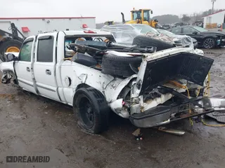 2007 GMC Sierra 1500 Classic SL with VIN 2GTEC13V671150851, listed as a IAAI auction lot 41561156 with 255,872 mi miles. Bid and sale history available at carsss.com. Image 3.