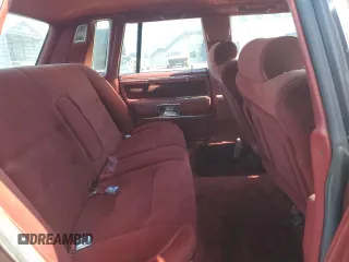 1986 Lincoln Town Car z VIN 1LNBP96FXGY609804, wystawiony jako Copart lot #54846575 z przebiegiem Nie podano mil oraz Nie do naprawy • Non repairable. Historia ofert i sprzedaży dostępna na DreamBid. Obrazek 10.
