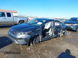 2022 Kia Forte LXS z VIN 3KPF24AD8NE441659, wystawiony jako IAAI lot #38457887 z przebiegiem 63 884 mil mil oraz . Historia ofert i sprzedaży dostępna na DreamBid. Obrazek 2.