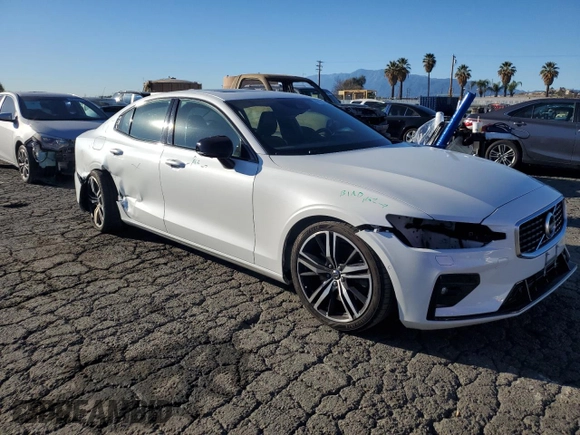 2020 Volvo S60 R-Design with VIN 7JRA22TM4LG032147, listed as a Copart auction lot 40153294 with 54,854 mi miles. Bid and sale history available at carsss.com. Image 4.