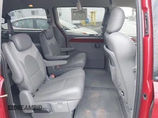 2006 Chrysler Town & Country LWB Limited with VIN 2A8GP64L36R907110, listed as a IAAI auction lot 42025696 with 69,711 mi miles. Bid and sale history available at carsss.com. Image 8.