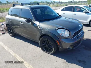 2014 MINI Countryman S z VIN WMWZC3C59EWP29686, wystawiony jako IAAI lot #42292047 z przebiegiem 93 139 mil mil oraz . Historia ofert i sprzedaży dostępna na DreamBid. Obrazek 1.