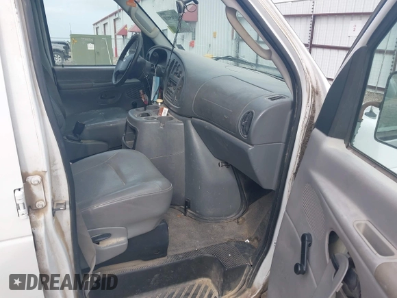 2004 Ford Econoline Cargo with VIN 1FTRE14WX4HA06537, listed as a IAAI auction lot 41745018 with 246,963 mi miles. Bid and sale history available at carsss.com. Image 5.