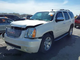 2008 GMC Yukon SLT w/4SB with VIN 1GKFK13078R209074, listed as a IAAI auction lot 41869070 with 180,950 mi miles. Bid and sale history available at carsss.com. Image 18.