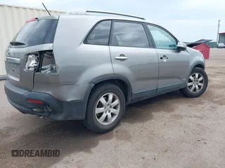 2012 Kia Sorento LX with VIN 5XYKTDA2XCG296649, listed as a IAAI auction lot 39853362 with 123,072 mi miles. Bid and sale history available at carsss.com. Image 4.