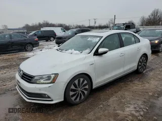 2015 Volkswagen Jetta Sedan Hybrid SEL Premium with VIN 3VW637AJ2FM305746, listed as a Copart auction lot 45083245 with 181,418 mi miles and Clean Title. Bid and sale history available at carsss.com. Image 1.