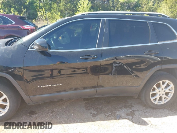 2018 Jeep Cherokee Latitude Plus z VIN 1C4PJLLB4JD537989, wystawiony jako IAAI lot #42066261 z przebiegiem 102 038 mil mil oraz . Historia ofert i sprzedaży dostępna na DreamBid. Obrazek 14.
