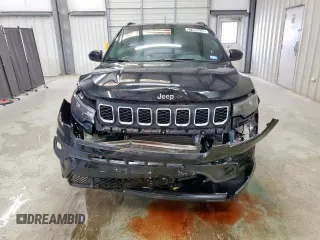 2024 Jeep Compass Latitude Lux z VIN 3C4NJDFN8RT164626, wystawiony jako Copart lot #57992635 z przebiegiem 14 379 mil mil oraz Czysty tytuł • Clean title. Historia ofert i sprzedaży dostępna na DreamBid. Obrazek 5.