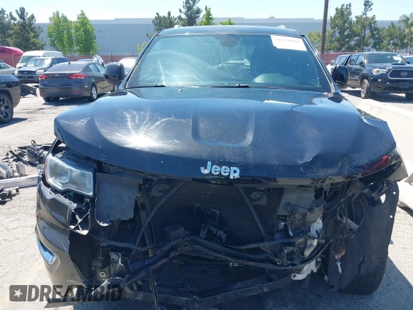 2018 Jeep Grand Cherokee Laredo E z VIN 1C4RJEAG9JC131344, wystawiony jako IAAI lot #42218060 z przebiegiem 126 639 mil mil oraz . Historia ofert i sprzedaży dostępna na DreamBid. Obrazek 6.
