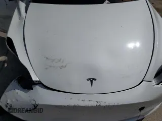 2022 Tesla Model Y Long Range z VIN 7SAYGAEE8NF378457, wystawiony jako Copart lot #56696905 z przebiegiem Nie podano mil oraz Czysty tytuł • Clean title. Historia ofert i sprzedaży dostępna na DreamBid. Obrazek 11.