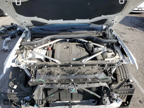 2023 BMW X6 xDrive40i z VIN 5UXCY6C02P9P43834, wystawiony jako Copart lot #85347614 z przebiegiem 16 921 mil mil oraz Szkoda całkowita • Salvage title. Historia ofert i sprzedaży dostępna na DreamBid. Obrazek 12.