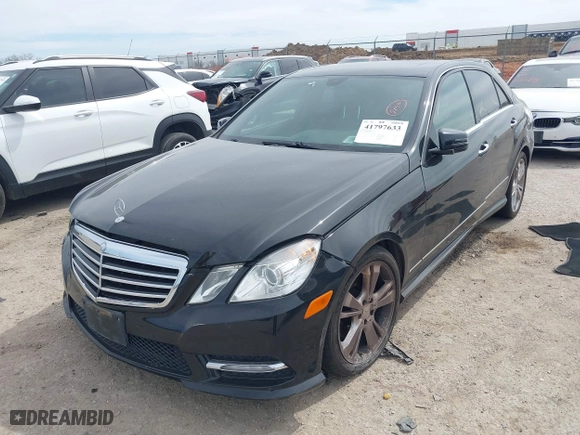 2013 Mercedes-Benz E-Class E 350 Luxury with VIN WDDHF5KBXDA662302, listed as a IAAI auction lot 41797633 with 153,644 mi miles. Bid and sale history available at carsss.com. Image 17.
