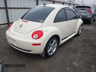 2009 Volkswagen New Beetle Coupe S with VIN 3VWPW31C99M517361, listed as a IAAI auction lot 41559162 with 105,707 mi miles. Bid and sale history available at carsss.com. Image 4.