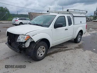 2017 Nissan Frontier S z VIN 1N6BD0CT7HN727005, wystawiony jako IAAI lot #42390094 z przebiegiem 88 868 mil mil oraz . Historia ofert i sprzedaży dostępna na DreamBid. Obrazek 2.