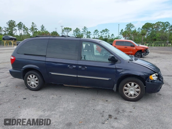 2007 Chrysler Town & Country Touring z VIN 2A4GP54L37R210162, wystawiony jako IAAI lot #42414404 z przebiegiem 276 516 mil mil oraz . Historia ofert i sprzedaży dostępna na DreamBid. Obrazek 14.