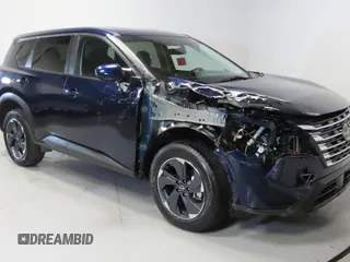2024 Nissan Rogue SV z VIN 5N1BT3BA9RC682360, wystawiony jako Copart lot #59036485 z przebiegiem 25 080 mil mil oraz Szkoda całkowita • Salvage title. Historia ofert i sprzedaży dostępna na DreamBid. Obrazek 1.