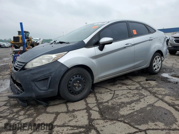 2012 Ford Fiesta SE z VIN 3FADP4BJ4CM125634, wystawiony jako Copart lot #59911995 z przebiegiem 168 371 mil mil oraz Czysty tytuł • Clean title. Historia ofert i sprzedaży dostępna na DreamBid. Obrazek 1.